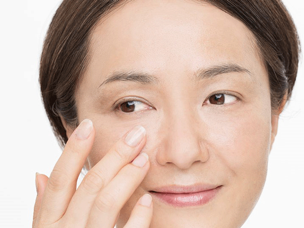 他人の目に触れやすい「目の下の三角ゾーン」を整える