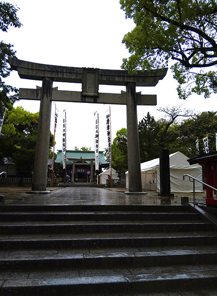 雨の唐津神社