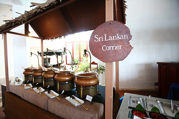 毎食違うカレーが並ぶ(「ガヴァナーズ・レストラン」)