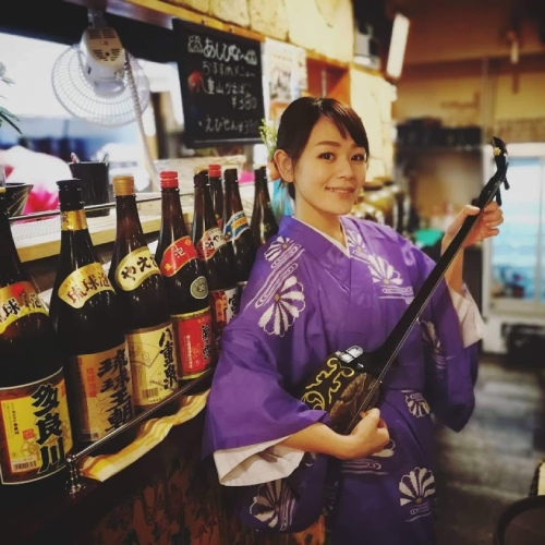 西山 朝子(にしやまあさこ)さん 琉球三線奏者