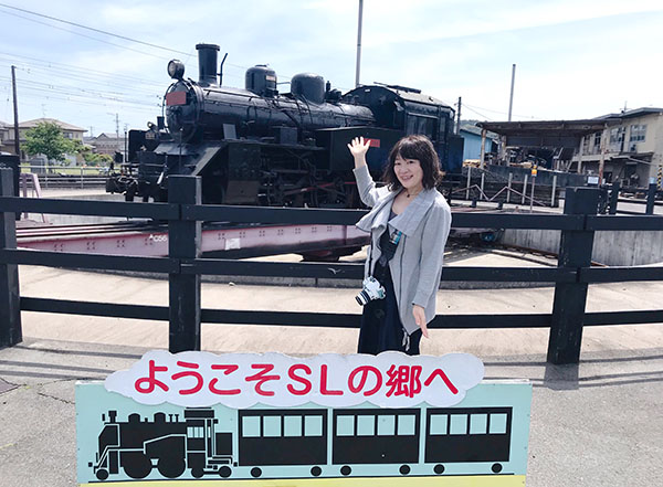 新金谷駅には車庫やSL整備工場があり、転車台が見学できる