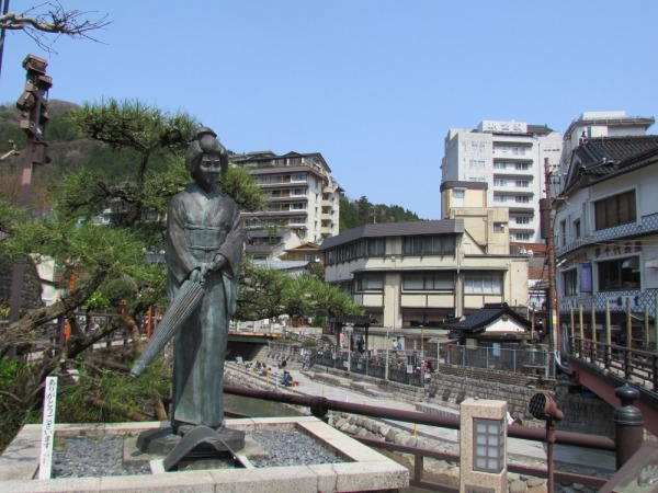 歴史のある温泉地へは宿泊して楽しみたい