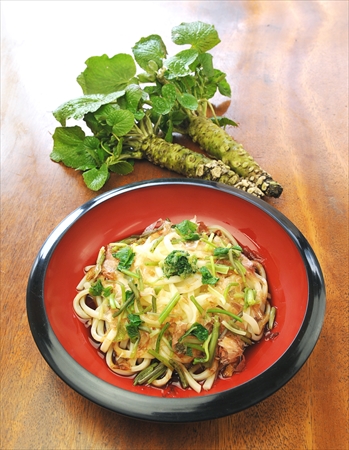 根っ辛うどんの具は新鮮なワサビとかつお節だけという潔さ