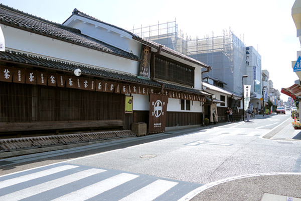 開店前から行列ができる、中村藤吉本店。(ピクスタ)