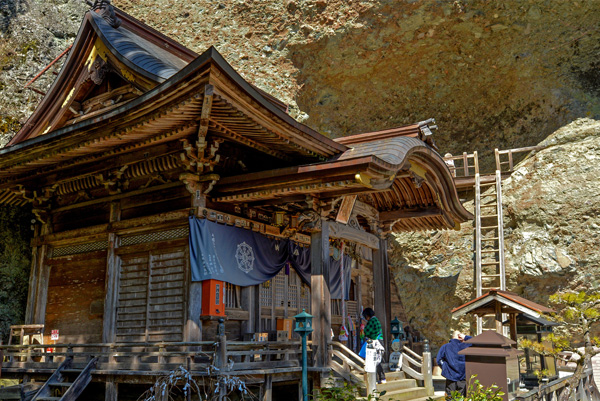 札所ごとの景観を楽しめるのもお遍路の醍醐味(第45番札所・岩屋寺)