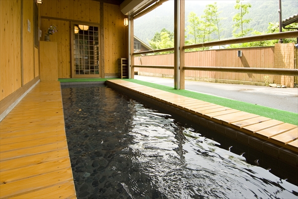 きれいに整備されている足湯