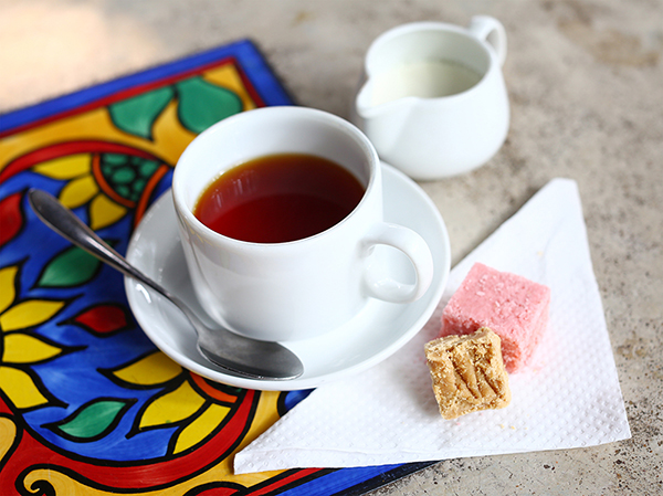 お茶とちょっとしたお菓子、欠かせない日常のひとコマ
