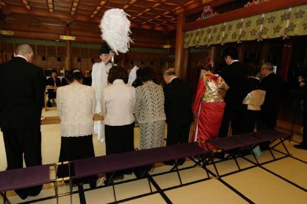 神前式 右から両親兄弟、おじいさまおばあさま