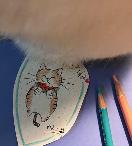 書いてると邪魔をする子
