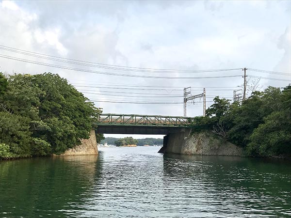 船から見た賢島橋