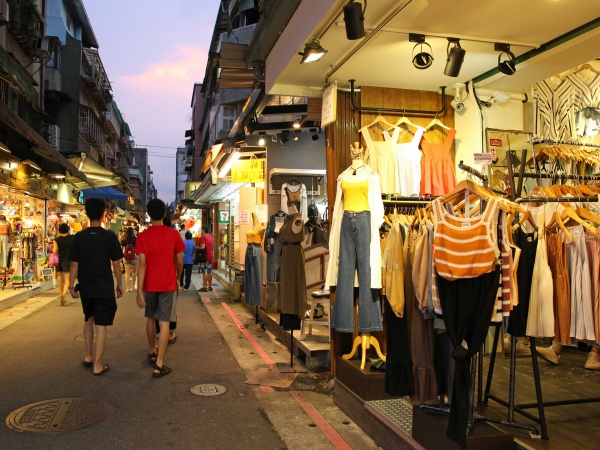 人通りの絶えない台北の夜市