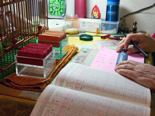 日本に比べて料金が安いので気軽に行ける占い