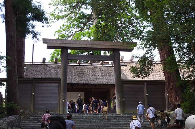 御正宮の撮影は、石段の下からのみ可