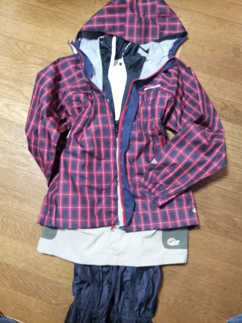 ウエアは雨のことも考えて