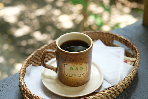 トリートメント後にはコリアンダーのお茶を