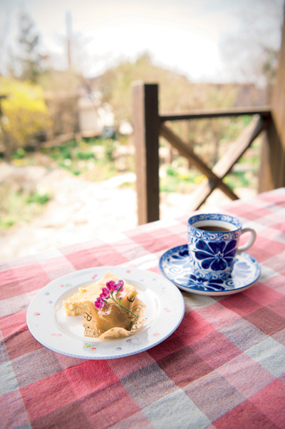 ケーキは佐々木さん手作りのいちじくのコンポートとケーキ。大竹ではいちじくが名産で、9月頃が旬。「大竹の散策も楽しんでください」