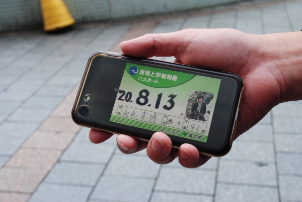 年間パスポートはスマホの透明ケースに入れて、いつでもサッと出せます!