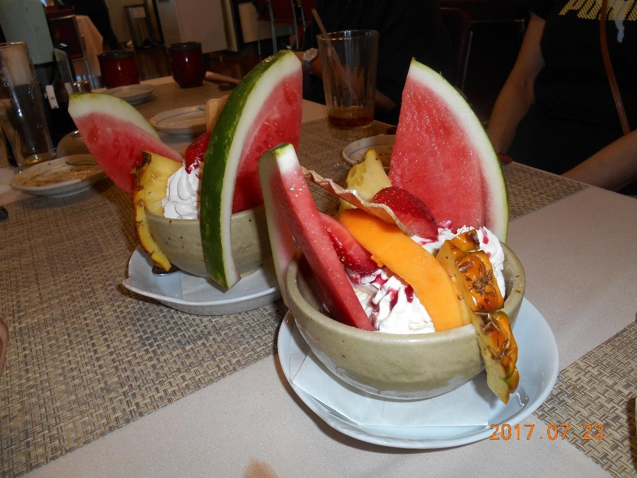 波へいの迫力あるパフェ