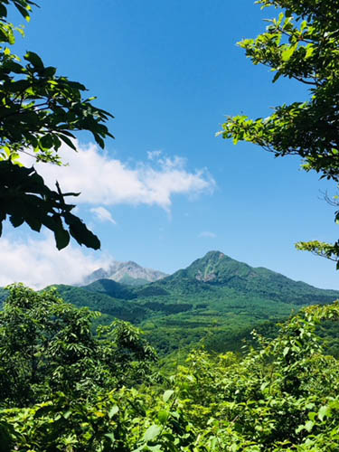 曇り空が晴れ、大山の姿が。