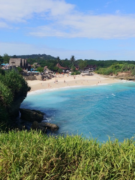 ドリームビーチは島のプライベートビーチとして有名で白い砂浜とコバルトブルーの海がとてもキレイです