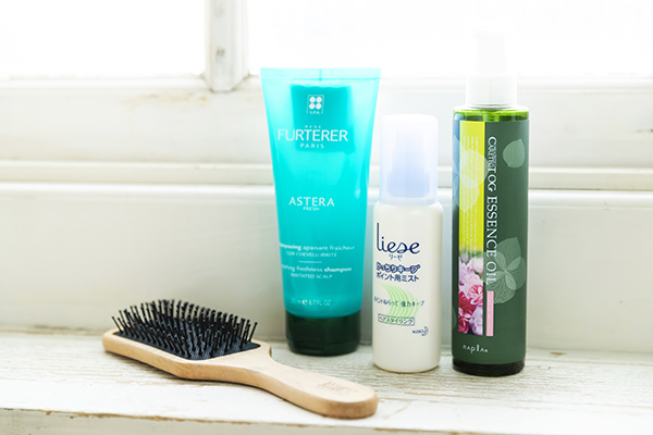 愛用のブラシとヘアケア剤