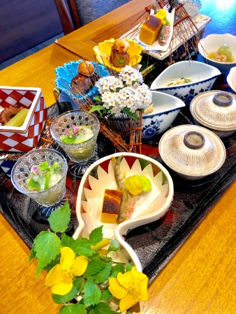 季節をあらわす前菜(写真:門田美由紀)