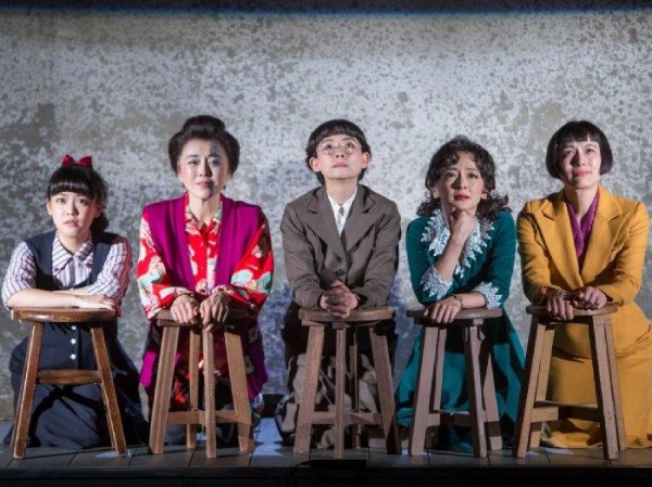 「マンザナ、わが町」では第23回読売演劇大賞優秀作品賞・同賞優秀女優賞、第50回紀伊國屋演劇賞個人賞など数多くの賞を受賞