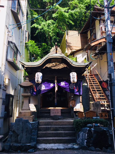 湯原温泉薬師堂。