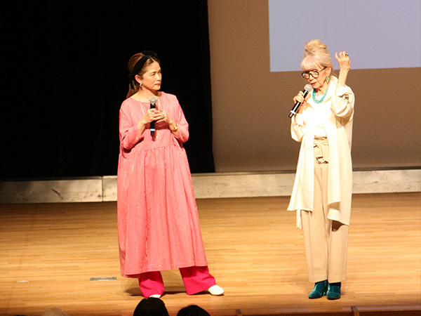 川邉ちがやさんサチコさん親子
